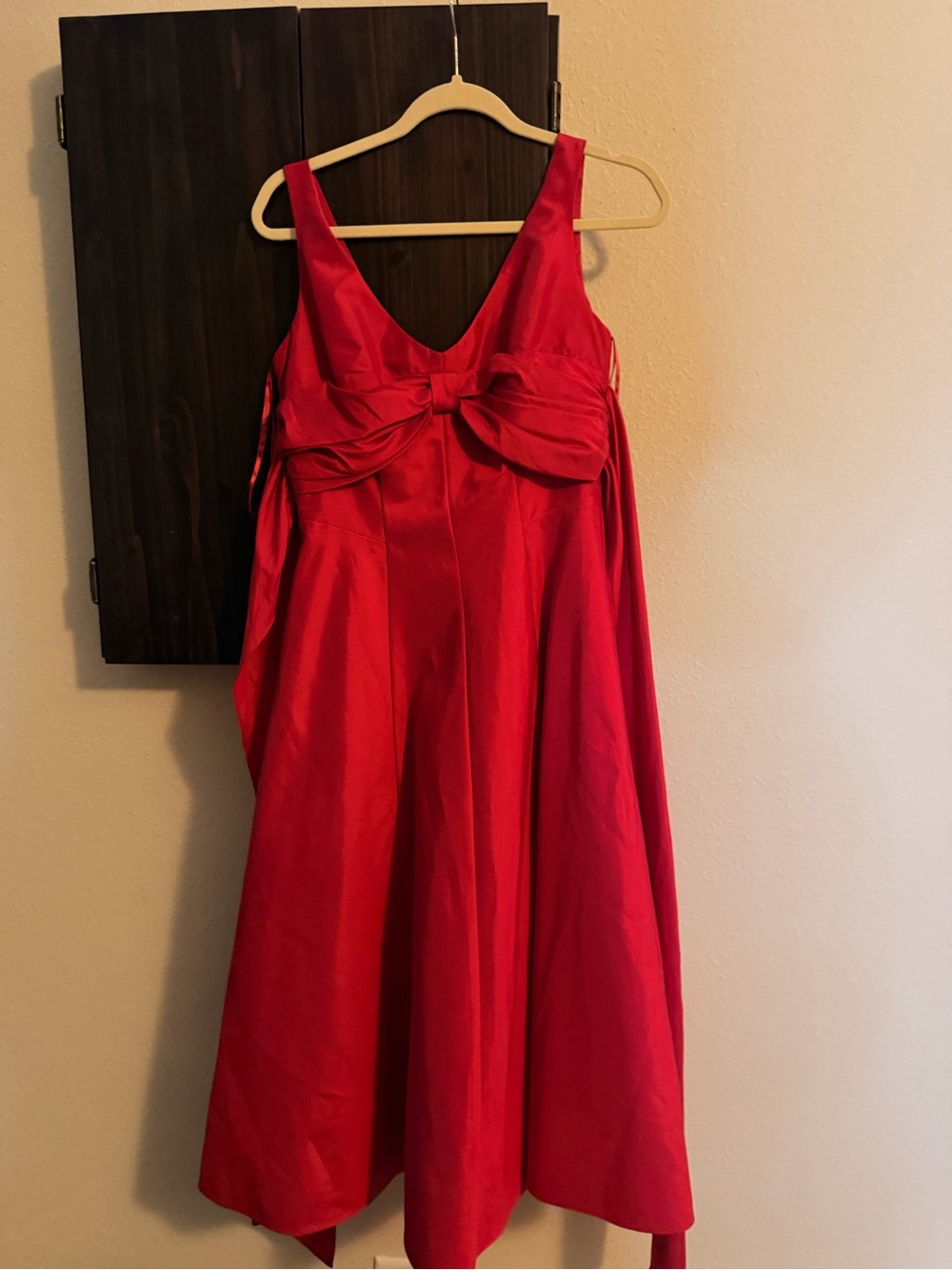 Cachet Red Satin-Look V-Neck Dress with Front Bow